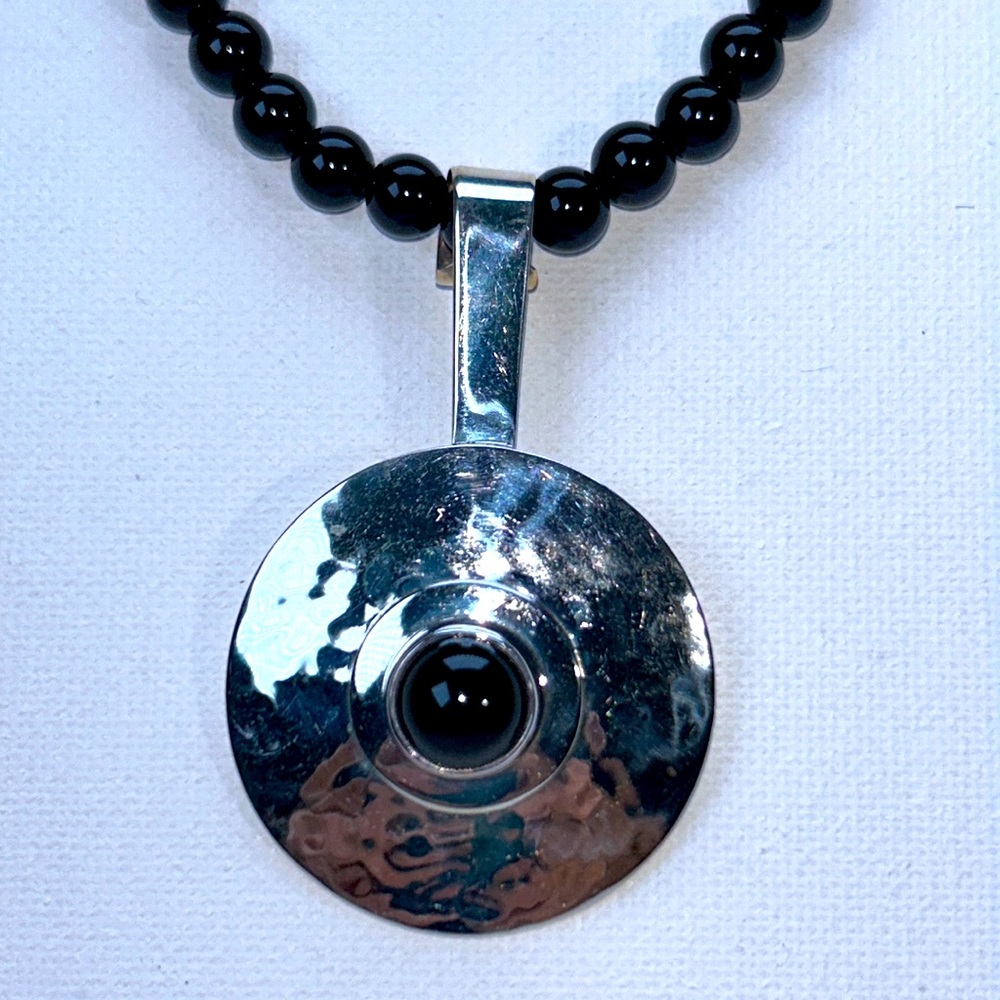 NWOT Handmade in Mexico Sterling Hammered Circle With Gemstone Center Modern